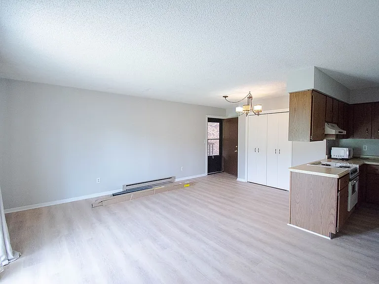 2604 4th Ave NE #13 — Photo 4