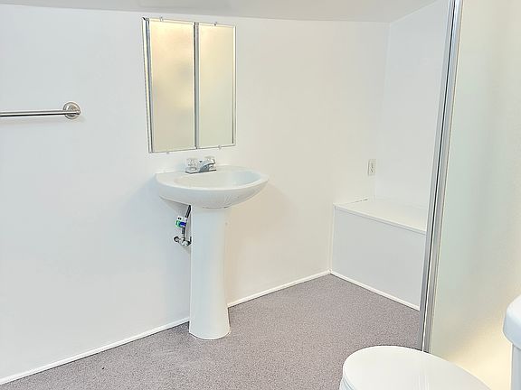 5th image of 1111 Scofield Dr