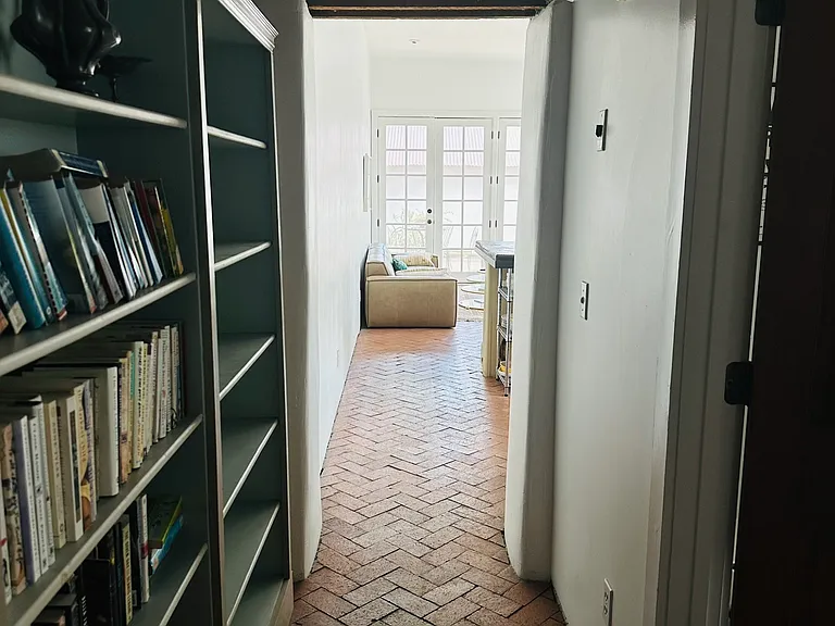 473 S Convent Ave — Photo 12