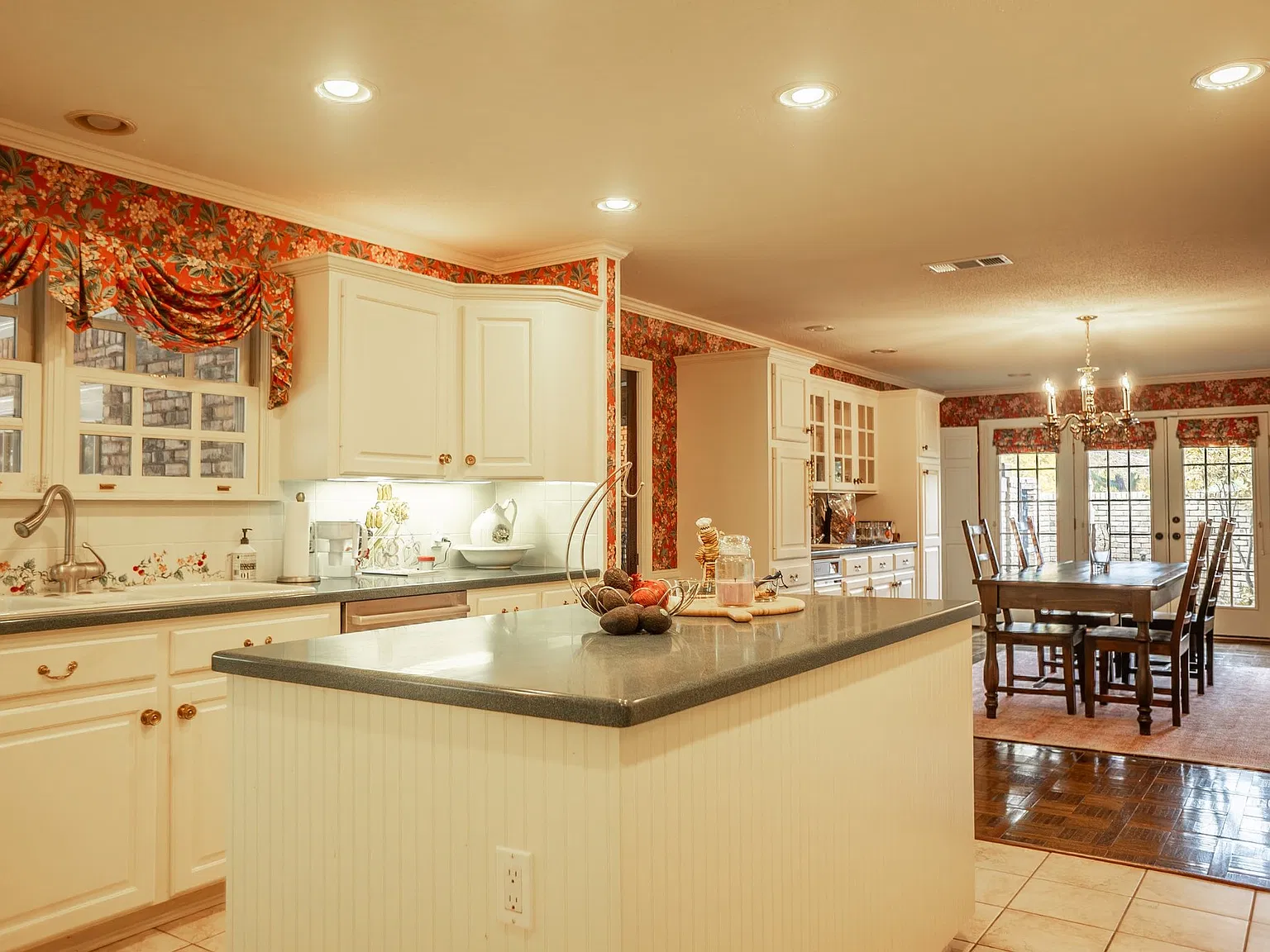 2407 Benton Rd — Photo 2