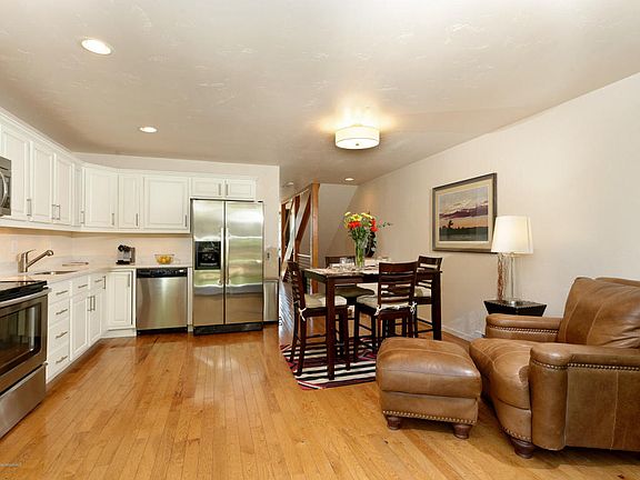2nd image of 805 Pinon Dr APT 11