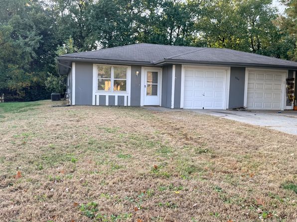 804 NE Banner Dr APT A