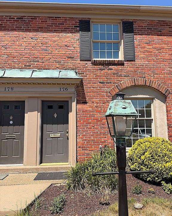 1st image of 176 Jamestown Dr #1