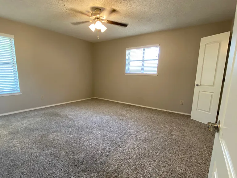 9038 Hillside Dr — Photo 9