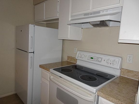 5th image of 1594 South St
