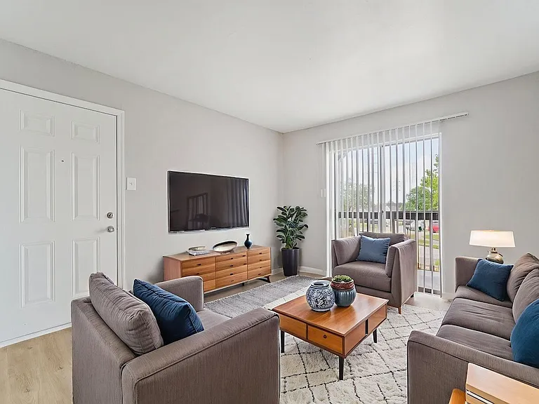Waters at Westchase Apartments — Photo 40