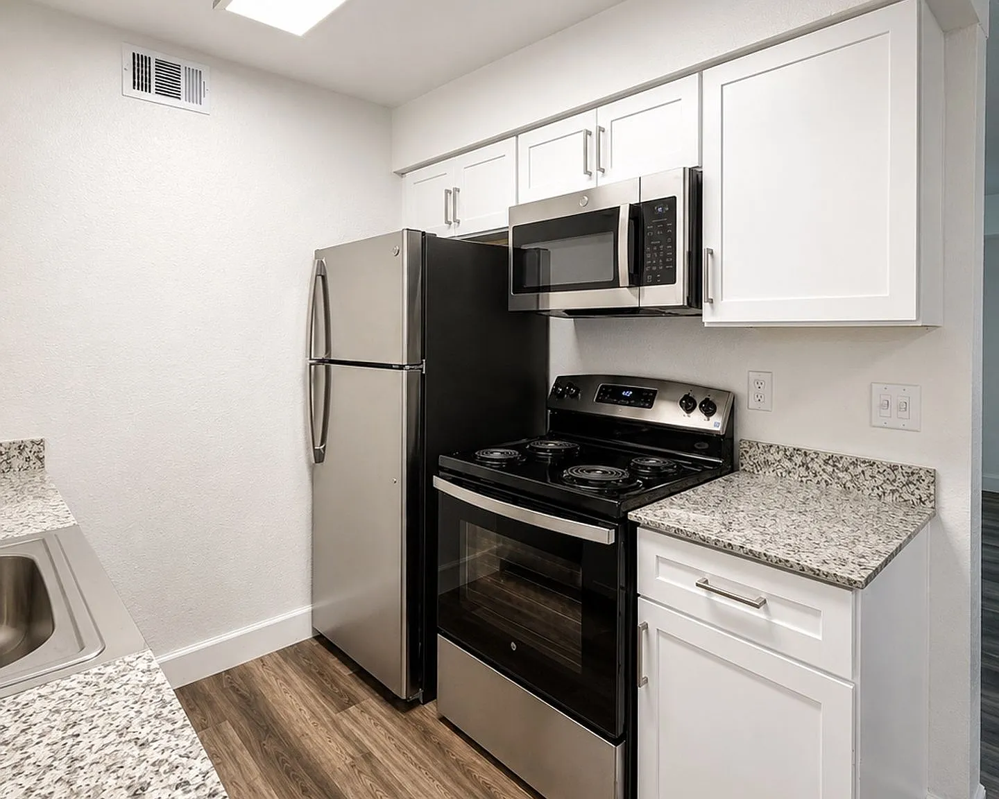 Cedar Lane Apartments — Photo 4
