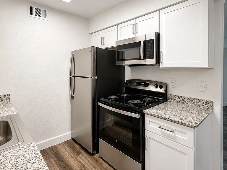 Cedar Lane Apartments — Photo 4