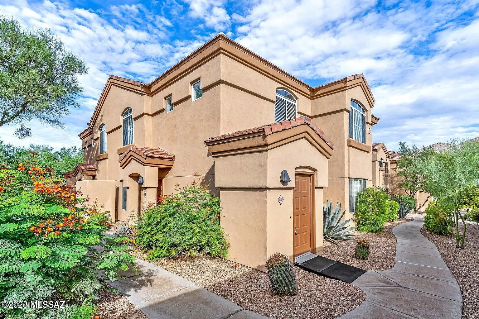 2 bed, 2.0 bath, 1048 sqft, $1,800 — Photo 2