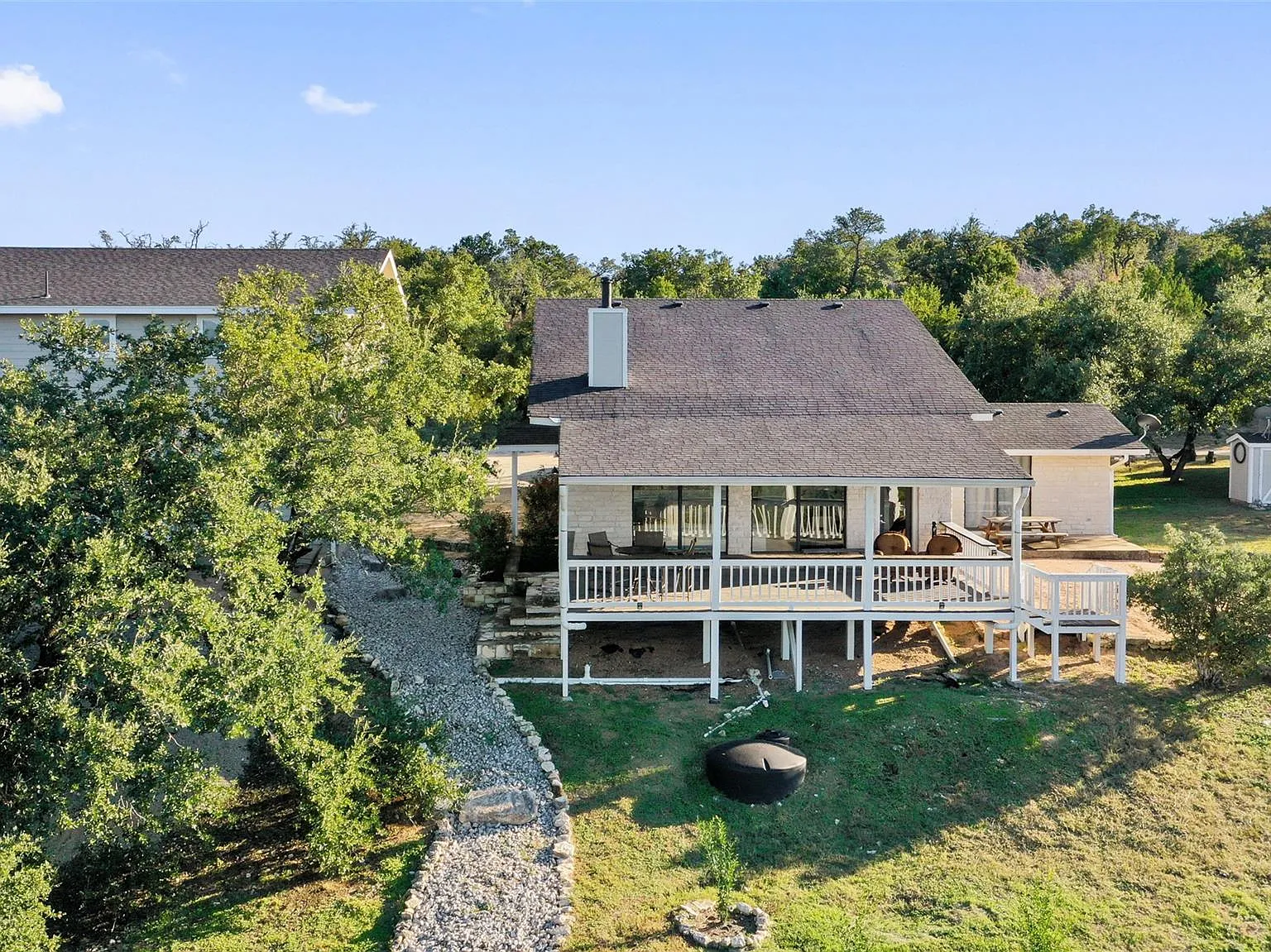 5 bed, 4.0 bath, 4265 sqft, $4,999 — Photo 2