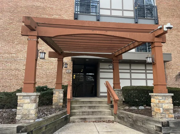 1811 Four Lakes Ave APT 3B, Lisle, IL 60532