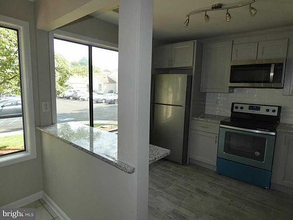 5th image of 13 Avon Dr