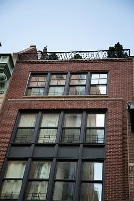 3rd image of 57 E 77th St