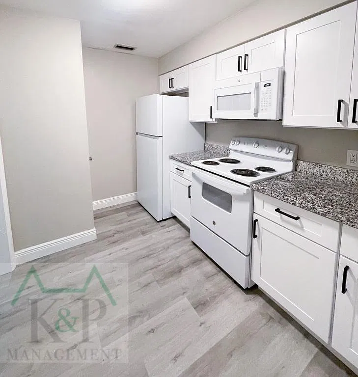 515 Duchess Ct, unit 3 — Photo 2