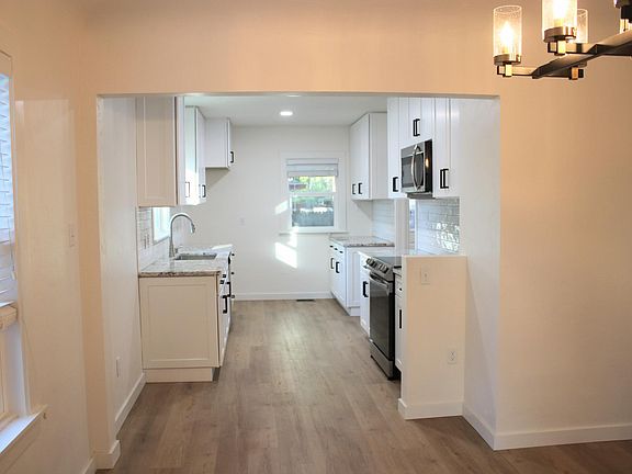 3rd image of 208 Earl Ave