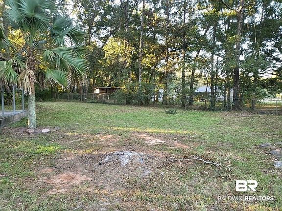 4th image of 8321 Valley Ln