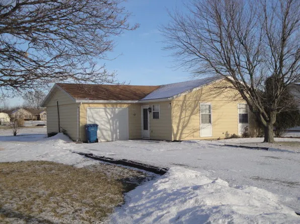 942 S 6th Ave, Hoopeston, IL 60942