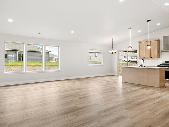 4th image of 10709 Kokanee Dr