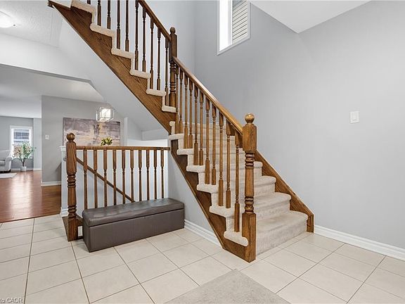 4th image of 125 Watermill St