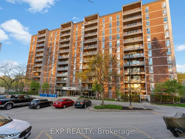 1964 Main St W #901, Hamilton, ON L8S 1J5