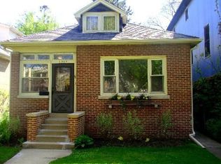 1217 Dewey Ave, Evanston, IL 60202