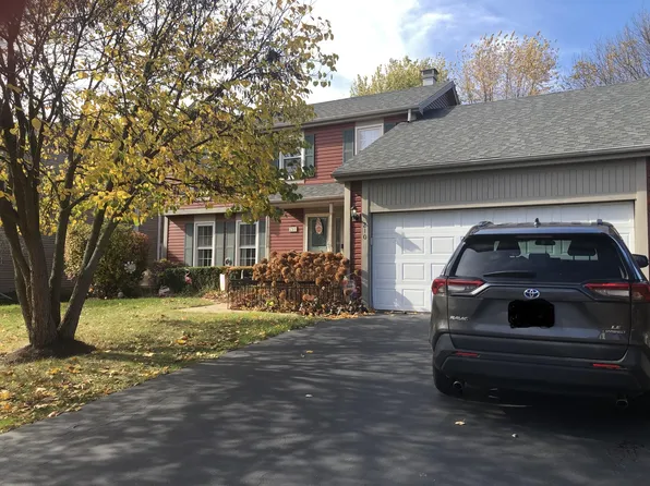 210 Wildwood Dr, North Aurora, IL 60542