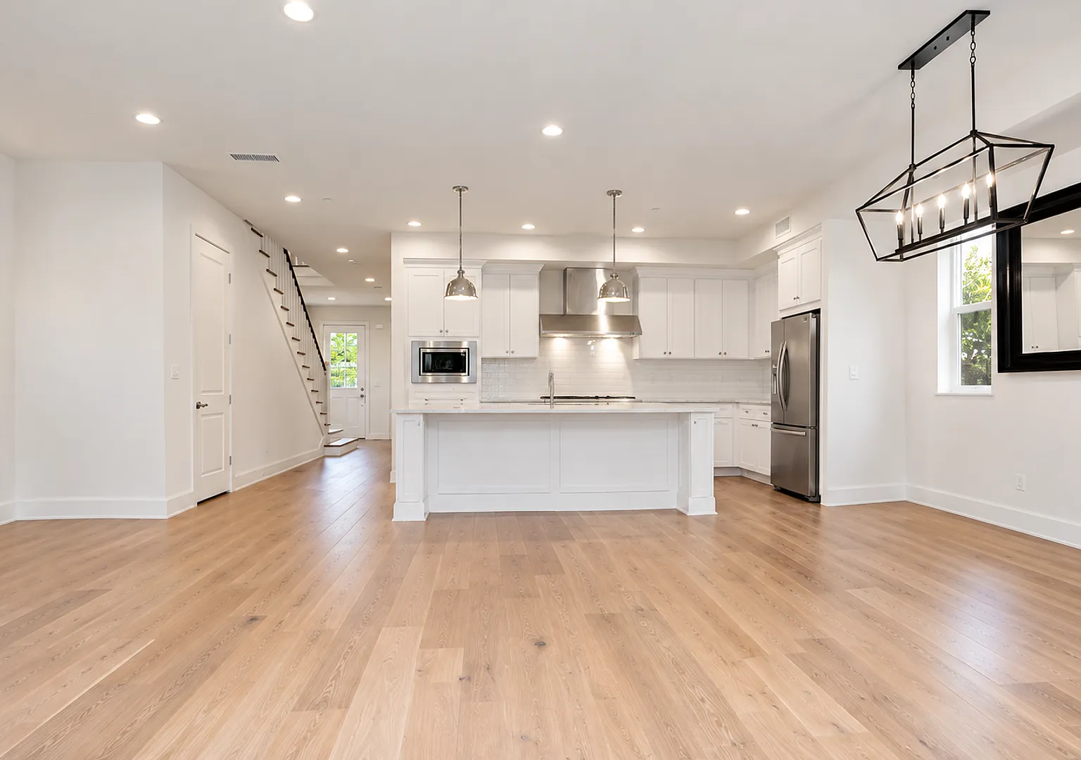 Beautifully Updated 4-Bedroom Home in Prime Palms Location — Photo 1