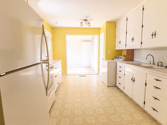 3rd image of 1007 Bonneville Ave