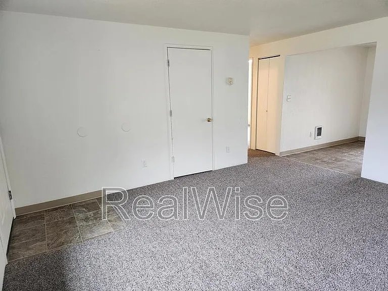 104 NW Mercy Hills Dr — Photo 4