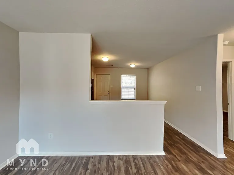 9176 Pleasant Valley Dr — Photo 6