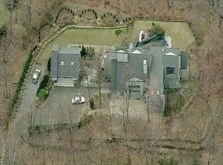 22 Makamah Rd, Northport, NY 11768