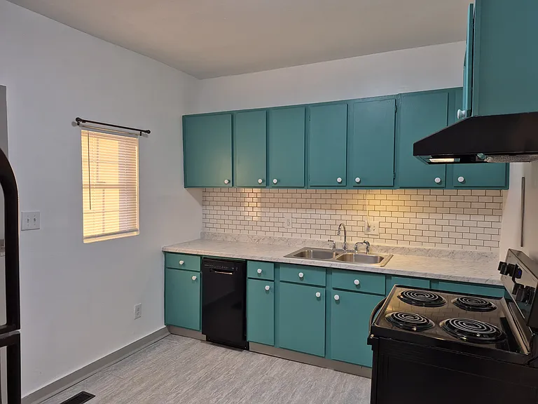 479 E Woodrow Ave — Photo 9