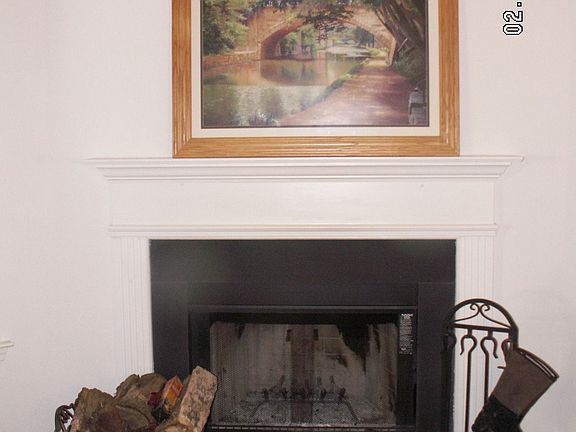 Wood-burning Fireplace w/mantle
