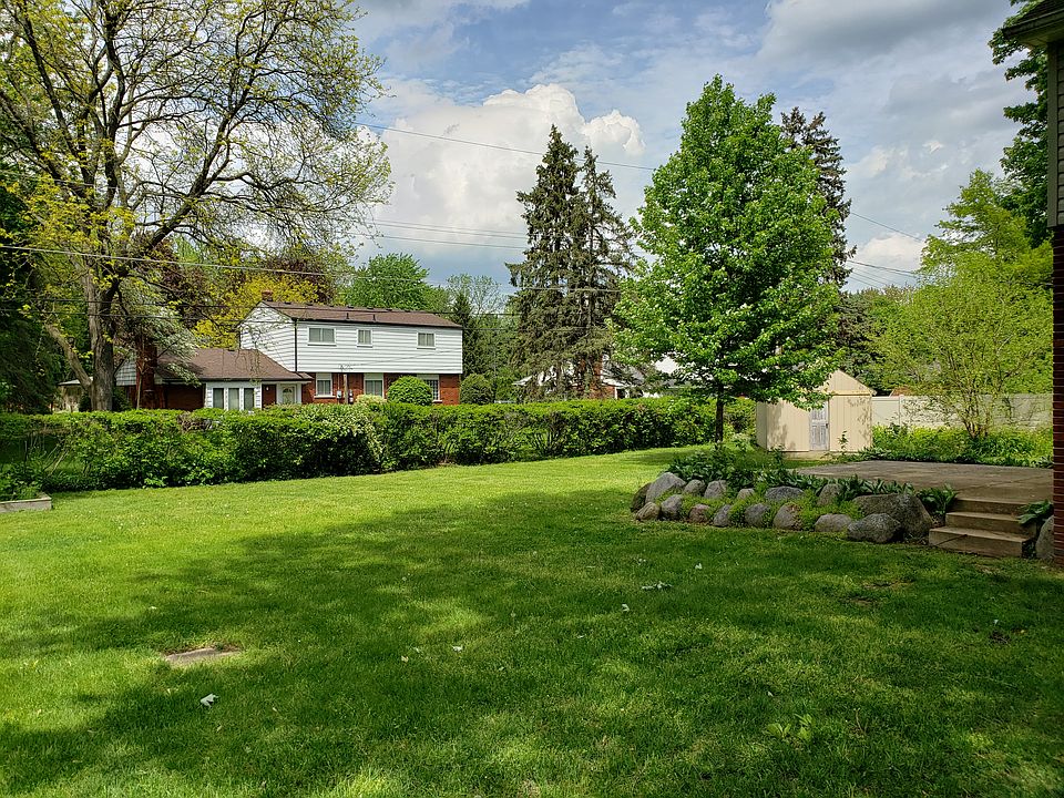 Large spacious yard