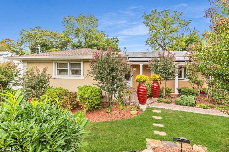 1st image of 28 Deerfield Dr