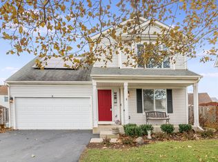 8 Annandale Ct, Lake In The Hills, IL 60156