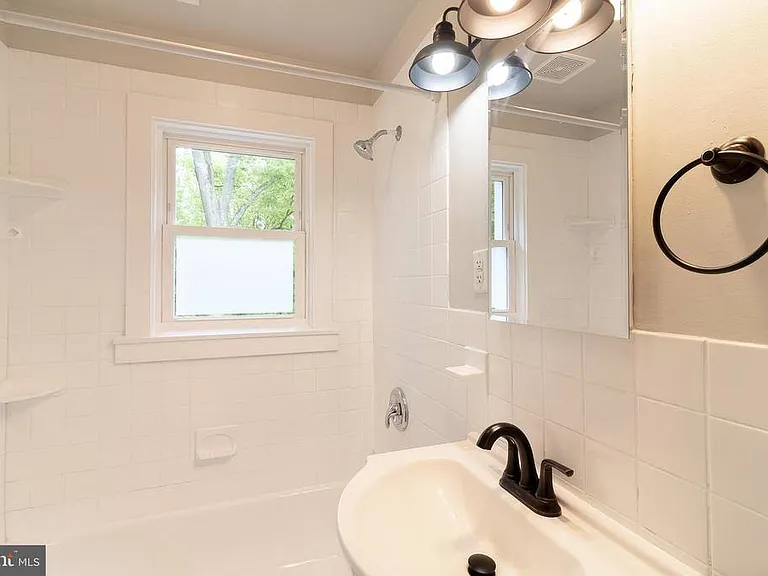 1816 Maple Ln — Photo 8
