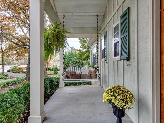 3rd image of 6815 Glenbrook Cir