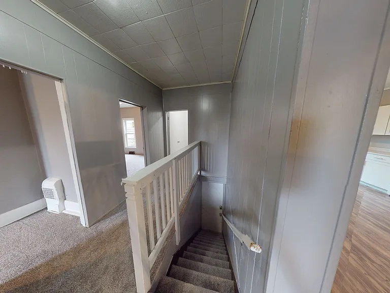 33 Westminster Avenue — Photo 2