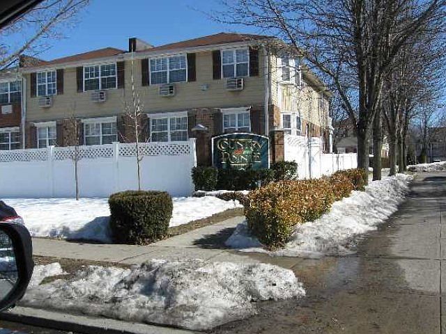 1st image of 82-105 Country Pointe Cir