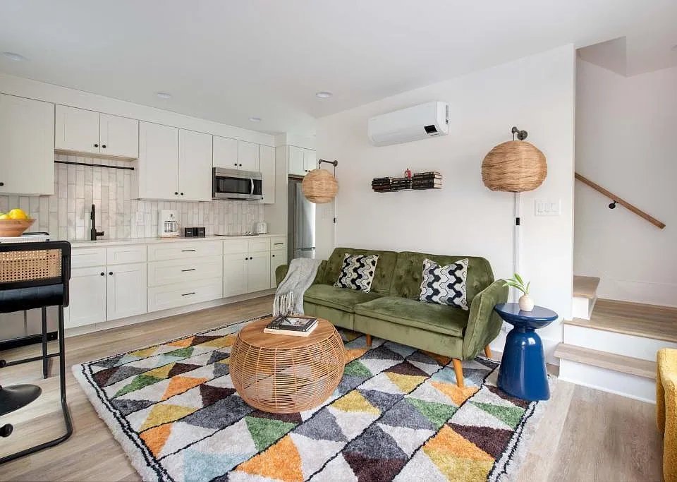 542 Boulevard Pl NE #C