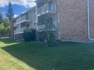 49 S Bennett St #202, Red Deer, AB T4R1V4