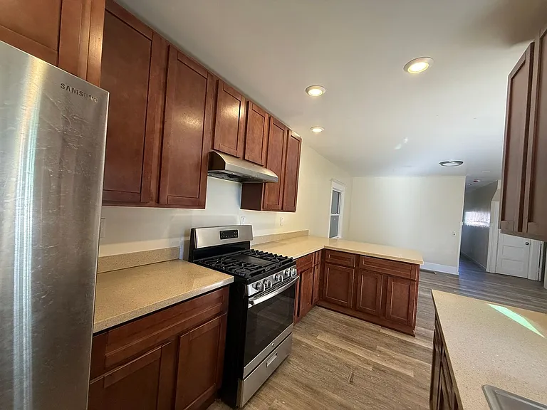 2535 Filbert Street — Photo 12