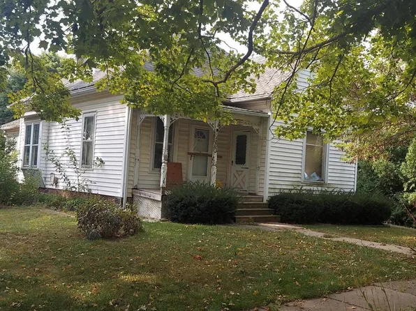 303 Sycamore St, New Windsor, IL 61465