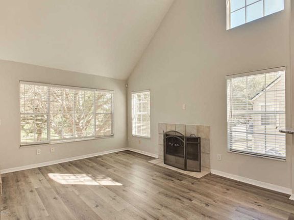 2nd image of 13703 N Richmond Park Dr #2409