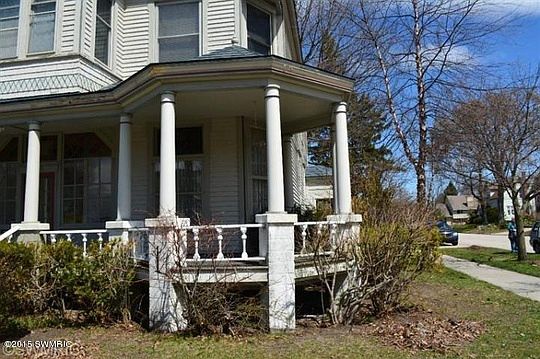 3rd image of 509 W Ludington Ave