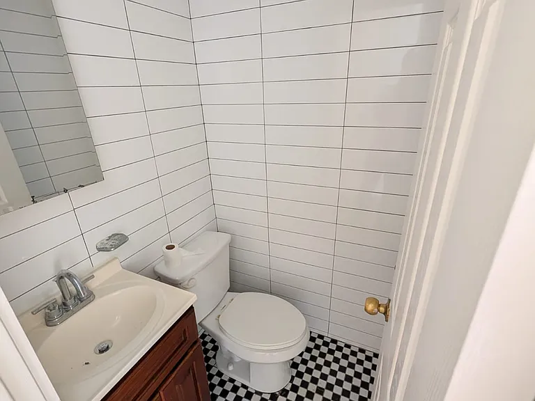 402 E 49th St #1 — Photo 9