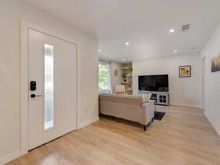 11828 Oberlin Dr — Photo 4