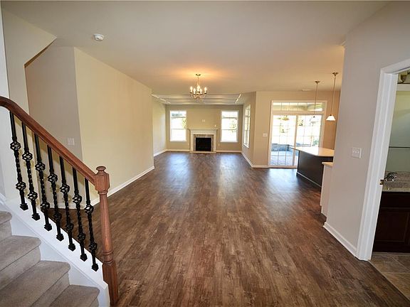 3rd image of 3683 Cottage Dr #7