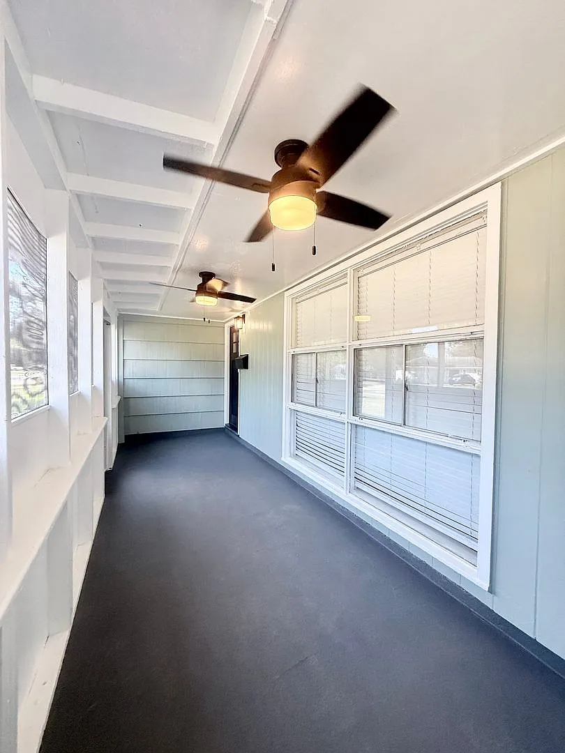 Beautiful & Spacious 3/2/1 Home in Lake Jackson ! — Photo 3